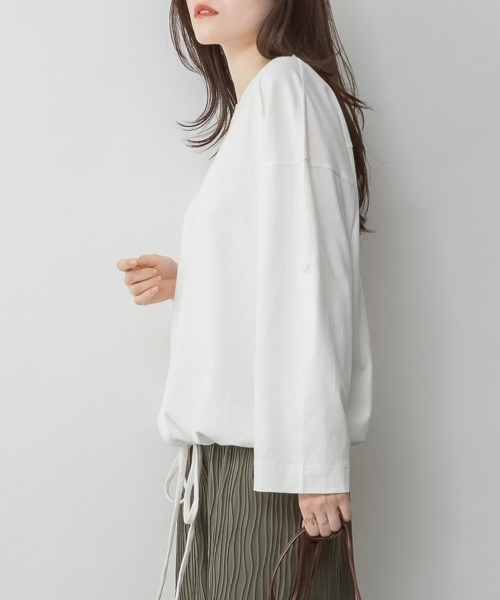 RCD(アールシーディー)の「長袖裾バルーン2wayカットソー(Tシャツ/カットソー・レディース・ブラック/カーキ/チャコールグレー/グレイッシュベージュ/オフホワイト・M-L/4L~5L/LL~3L)」の7枚目の写真