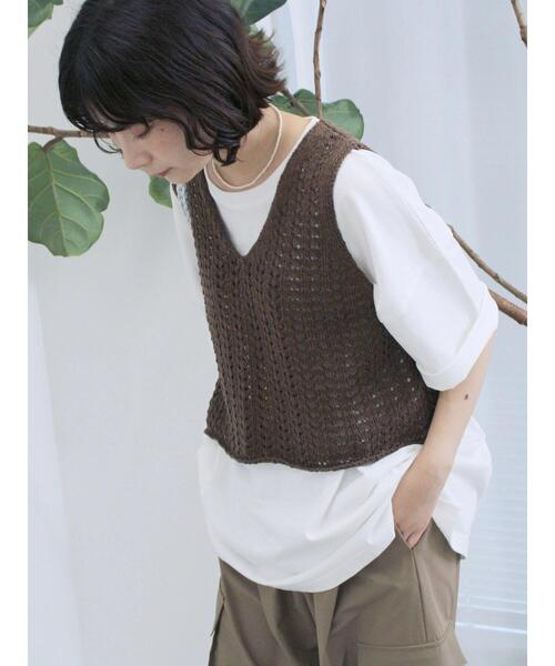 Samansa Mos2 blue（サマンサモスモスブルー）の「テープヤーン透かしニットベスト（ニット/セーター・レディース・ブラウン/キナリ/チャコールグレー・F）」の3枚目の写真