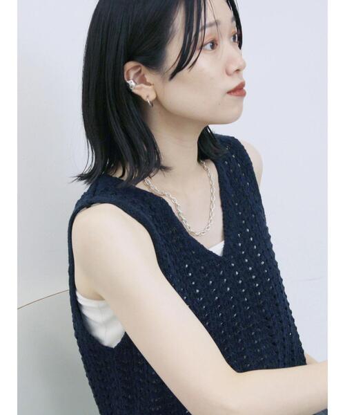 Samansa Mos2 blue（サマンサモスモスブルー）の「テープヤーン透かしニットベスト（ニット/セーター・レディース・ブラウン/キナリ/チャコールグレー・F）」の5枚目の写真