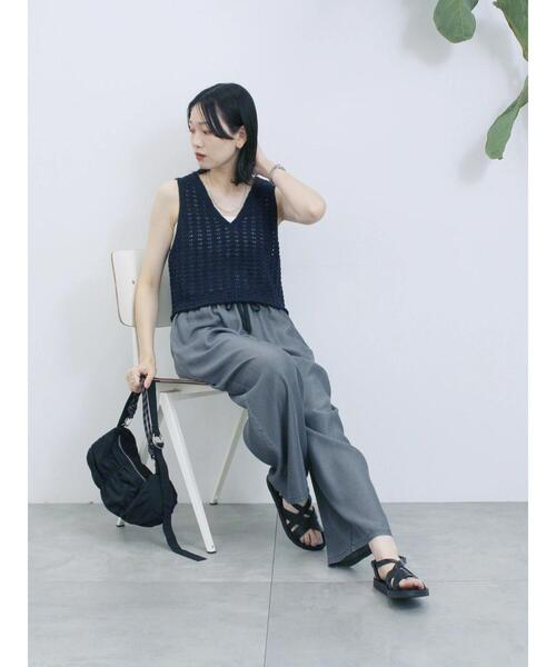 Samansa Mos2 blue（サマンサモスモスブルー）の「テープヤーン透かしニットベスト（ニット/セーター・レディース・ブラウン/キナリ/チャコールグレー・F）」の8枚目の写真