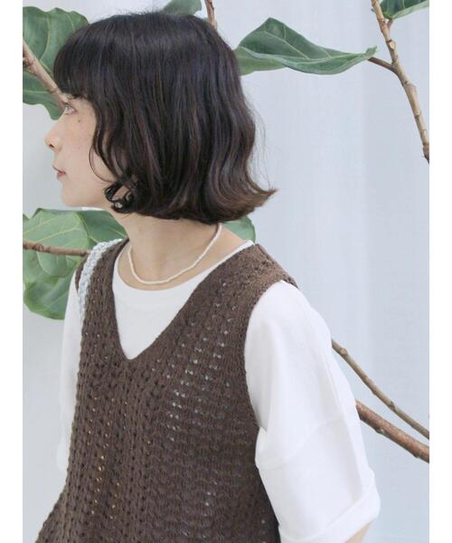 Samansa Mos2 blue（サマンサモスモスブルー）の「テープヤーン透かしニットベスト（ニット/セーター・レディース・ブラウン/キナリ/チャコールグレー・F）」の17枚目の写真