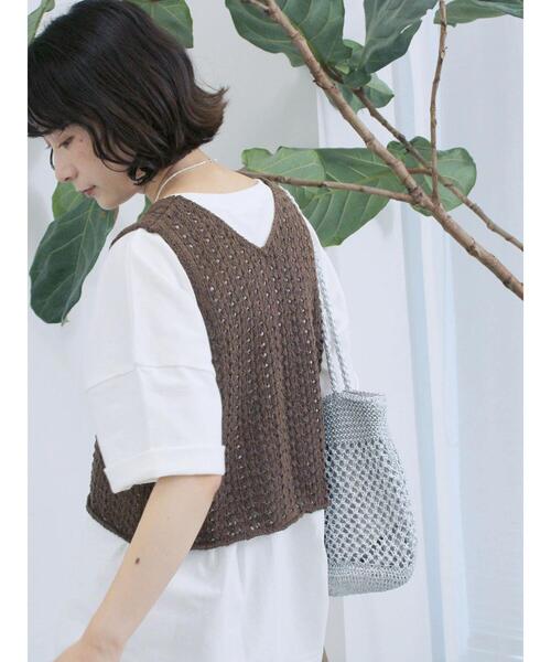 Samansa Mos2 blue（サマンサモスモスブルー）の「テープヤーン透かしニットベスト（ニット/セーター・レディース・ブラウン/キナリ/チャコールグレー・F）」の19枚目の写真