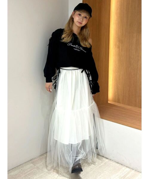 CALNAMUR(カルナムール)の「2WAY オフショルリボンスウェットプルオーバー(スウェット・レディース・ブラック/ブラウン/レッド・FREE)」の6枚目の写真