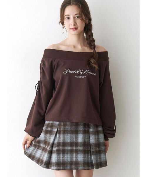 CALNAMUR(カルナムール)の「2WAY オフショルリボンスウェットプルオーバー(スウェット・レディース・ブラック/ブラウン/レッド・FREE)」の10枚目の写真