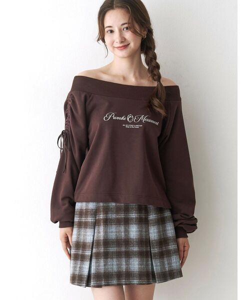 CALNAMUR(カルナムール)の「2WAY オフショルリボンスウェットプルオーバー(スウェット・レディース・ブラック/ブラウン/レッド・FREE)」の11枚目の写真