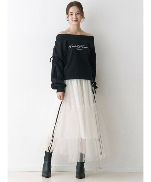 CALNAMUR(カルナムール)の「2WAY オフショルリボンスウェットプルオーバー(スウェット・レディース・ブラック/ブラウン/レッド・FREE)」の20枚目の写真