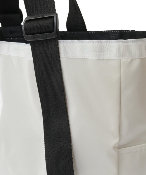 LeSportsac(レスポートサック)の「【LeSportsac】ADJUSTABLE REVERSIBLE TOTE BAG(トートバッグ・レディース・ブラック/ホワイト・FREE)」の6枚目の写真