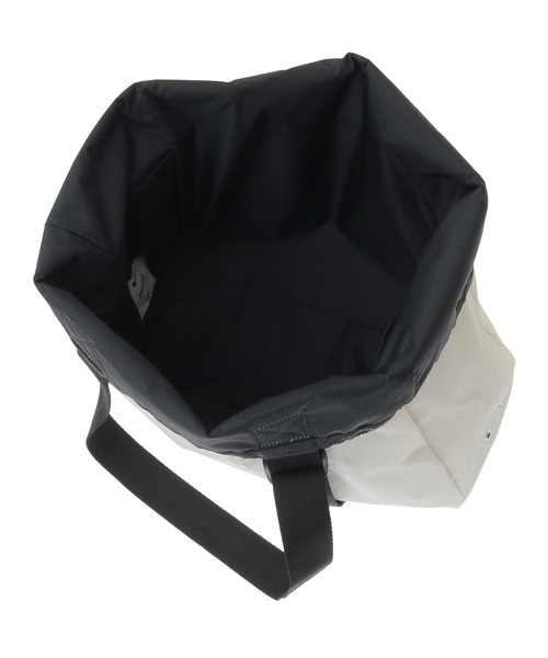 LeSportsac(レスポートサック)の「【LeSportsac】ADJUSTABLE REVERSIBLE TOTE BAG(トートバッグ・レディース・ブラック/ホワイト・FREE)」の9枚目の写真