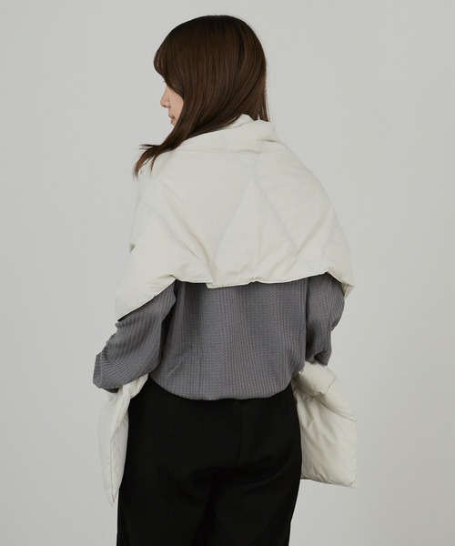 NANGA(ナンガ)の「NANGA/ナンガ DOWN PONCHO MUFFLER マフラー(マフラー・レディース・ブラウン/ブラック/アイボリー/カーキ・FREE)」の9枚目の写真