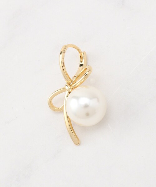 couture brooch（クチュールブローチ）の「ノットリボン一粒パール調ピアス（ピアス（両耳用）・レディース・ゴールド・00）」の4枚目の写真