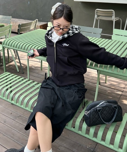 gossip!ロサンゼルス(ゴシップロサンゼルス)の「着回し力バツグン!ゆるっとラフな万能ショートジップチェック柄パーカー Y2K(パーカー・レディース・チェック・M)」の7枚目の写真