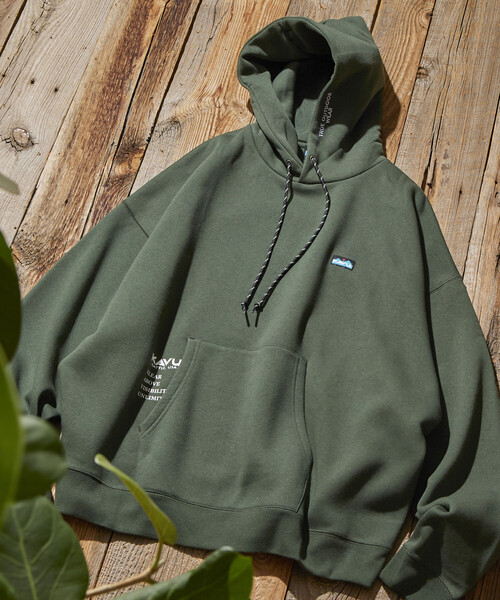 FREAK'S STORE（フリークスストア）の「限定展開 KAVU×FREAK'S STORE/カブー 別注 ビッグシルエット ワンポイント刺繍 プルオーバー パーカー / フーディ（パーカー・メンズ・ネイビー/グリーン/ブラック/グレイッシュベージュ/アッシュグレー・SMALL/MEDIUM/LARGE）」の2枚目の写真