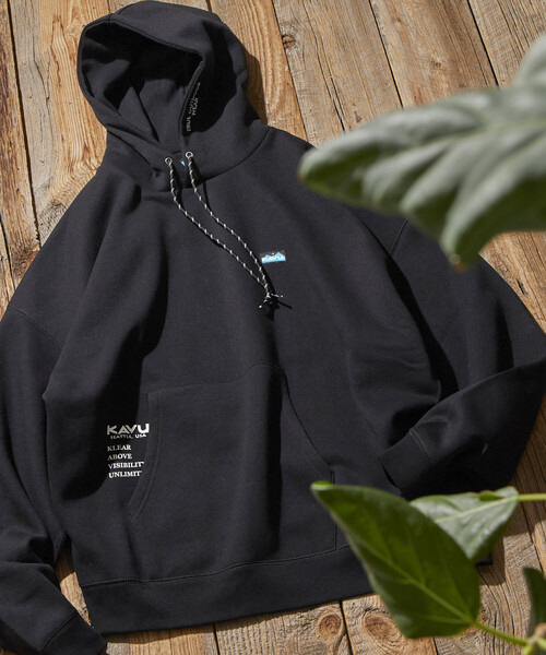 FREAK'S STORE（フリークスストア）の「限定展開 KAVU×FREAK'S STORE/カブー 別注 ビッグシルエット ワンポイント刺繍 プルオーバー パーカー / フーディ（パーカー・メンズ・ネイビー/グリーン/ブラック/グレイッシュベージュ/アッシュグレー・SMALL/MEDIUM/LARGE）」の3枚目の写真