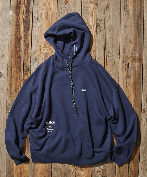 FREAK'S STORE（フリークスストア）の「限定展開 KAVU×FREAK'S STORE/カブー 別注 ビッグシルエット ワンポイント刺繍 プルオーバー パーカー / フーディ（パーカー・メンズ・ネイビー/グリーン/ブラック/グレイッシュベージュ/アッシュグレー・SMALL/MEDIUM/LARGE）」の7枚目の写真