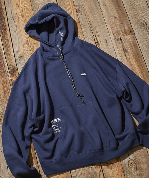 FREAK'S STORE（フリークスストア）の「限定展開 KAVU×FREAK'S STORE/カブー 別注 ビッグシルエット ワンポイント刺繍 プルオーバー パーカー / フーディ（パーカー・メンズ・ネイビー/グリーン/ブラック/グレイッシュベージュ/アッシュグレー・SMALL/MEDIUM/LARGE）」の6枚目の写真