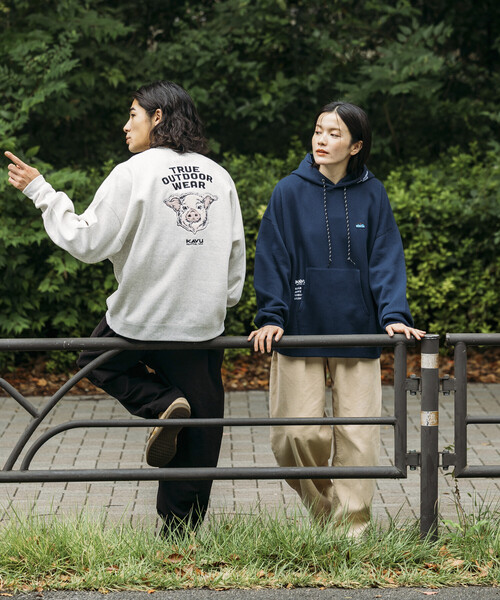 FREAK'S STORE（フリークスストア）の「限定展開 KAVU×FREAK'S STORE/カブー 別注 ビッグシルエット ワンポイント刺繍 プルオーバー パーカー / フーディ（パーカー・メンズ・ネイビー/グリーン/ブラック/グレイッシュベージュ/アッシュグレー・SMALL/MEDIUM/LARGE）」の15枚目の写真