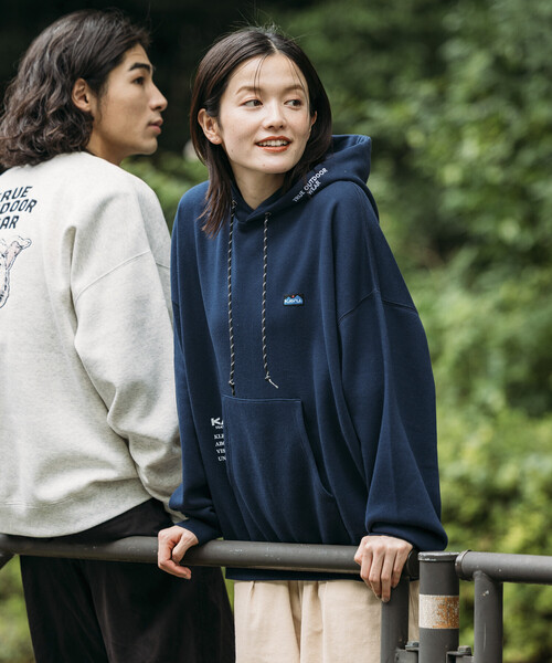 FREAK'S STORE（フリークスストア）の「限定展開 KAVU×FREAK'S STORE/カブー 別注 ビッグシルエット ワンポイント刺繍 プルオーバー パーカー / フーディ（パーカー・メンズ・ネイビー/グリーン/ブラック/グレイッシュベージュ/アッシュグレー・SMALL/MEDIUM/LARGE）」の22枚目の写真