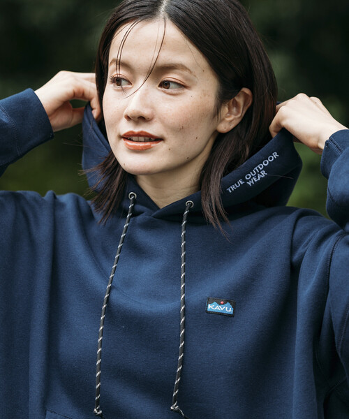 FREAK'S STORE（フリークスストア）の「限定展開 KAVU×FREAK'S STORE/カブー 別注 ビッグシルエット ワンポイント刺繍 プルオーバー パーカー / フーディ（パーカー・メンズ・ネイビー/グリーン/ブラック/グレイッシュベージュ/アッシュグレー・SMALL/MEDIUM/LARGE）」の21枚目の写真