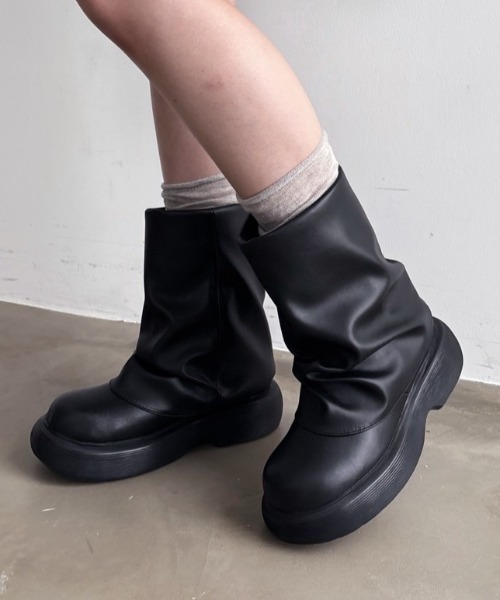 VACANCY（ヴァカンシー）の「カバーミディアム厚底ブーツ（ブーツ・レディース・ブラック/ブラウン・LARGE/MEDIUM）」の2枚目の写真