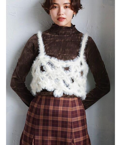 FIKA.(フィーカ)の「Flower motif feather knit bustier(その他トップス・レディース・グレー/オフホワイト・MEDIUM)」の7枚目の写真