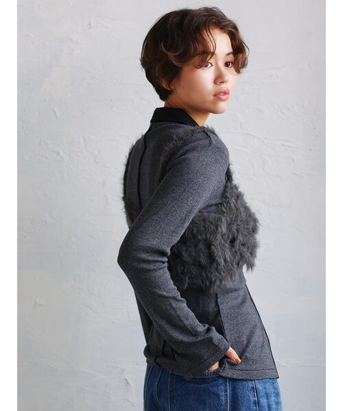 FIKA.(フィーカ)の「Flower motif feather knit bustier(その他トップス・レディース・グレー/オフホワイト・MEDIUM)」の17枚目の写真