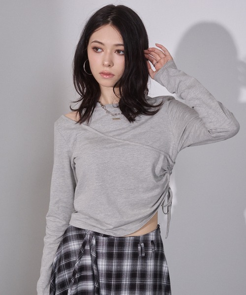 ENVYM（アンビー）の「ショルダーオープントップス（Tシャツ/カットソー・レディース・グレー/ブラック/カーキ・FREE）」の9枚目の写真