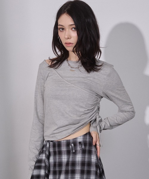 ENVYM（アンビー）の「ショルダーオープントップス（Tシャツ/カットソー・レディース・グレー/ブラック/カーキ・FREE）」の12枚目の写真