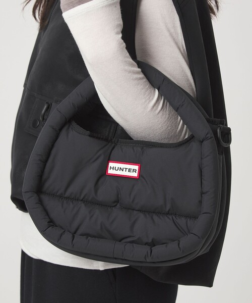 HUNTER（ハンター）の「＜HUNTER＞フレイムド パファー ホーボー バッグ （ミディ）（トートバッグ・レディース・ブラック/オフホワイト・FREE）」の2枚目の写真