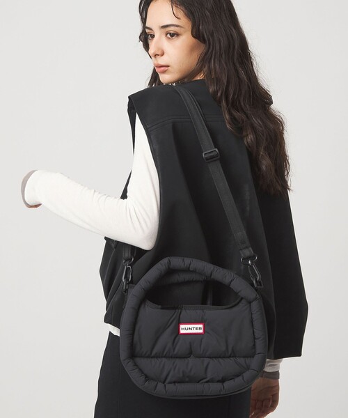 HUNTER（ハンター）の「＜HUNTER＞フレイムド パファー ホーボー バッグ （ミディ）（トートバッグ・レディース・ブラック/オフホワイト・FREE）」の6枚目の写真