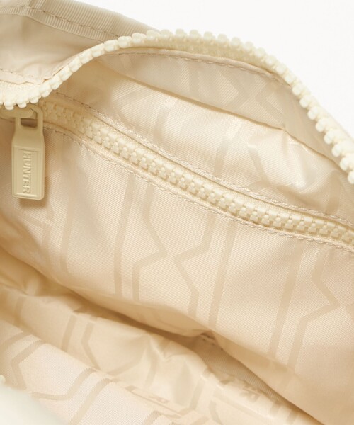 HUNTER（ハンター）の「＜HUNTER＞フレイムド パファー ホーボー バッグ （ミディ）（トートバッグ・レディース・ブラック/オフホワイト・FREE）」の16枚目の写真