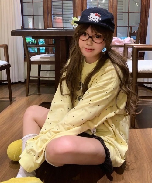 ViViDAY(ビビデー)の「ドット柄フロントプリントトレーナー(スウェット・レディース・イエロー/ブラック・M)」の10枚目の写真