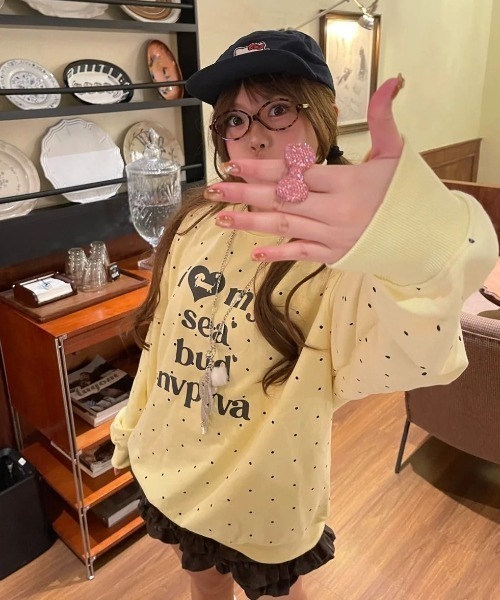 ViViDAY(ビビデー)の「ドット柄フロントプリントトレーナー(スウェット・レディース・イエロー/ブラック・M)」の11枚目の写真