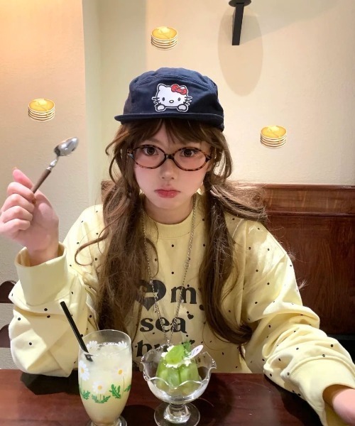 ViViDAY(ビビデー)の「ドット柄フロントプリントトレーナー(スウェット・レディース・イエロー/ブラック・M)」の16枚目の写真