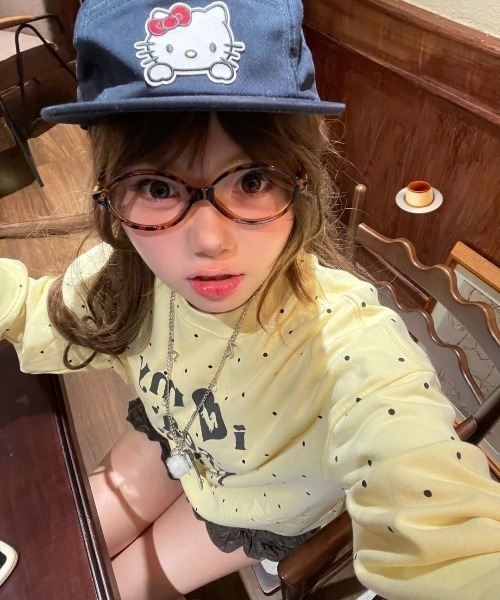 ViViDAY(ビビデー)の「ドット柄フロントプリントトレーナー(スウェット・レディース・イエロー/ブラック・M)」の17枚目の写真