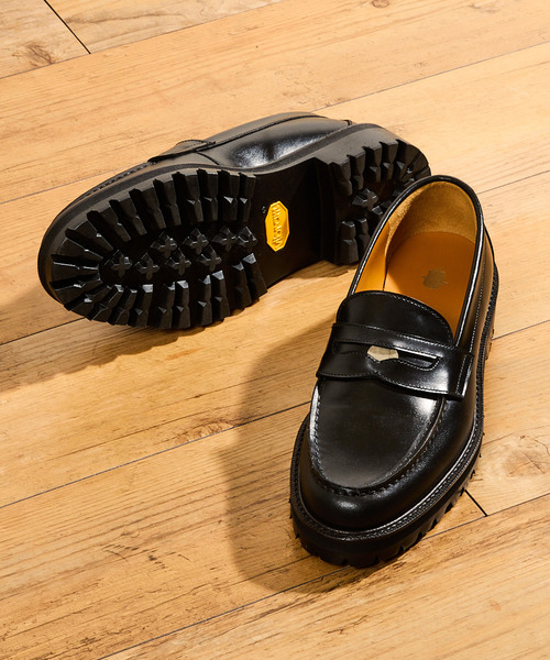 Tomo & Co（トモアンドシーオー）の「Tomo&Co トモアンドシーオー / COIN LOFER デュプイレザーレザーコインローファー Vibram / TMTKS-S-0055（ローファー・メンズ・ブラック・27cm/26.5cm/26cm/25.5cm/25cm）」の2枚目の写真