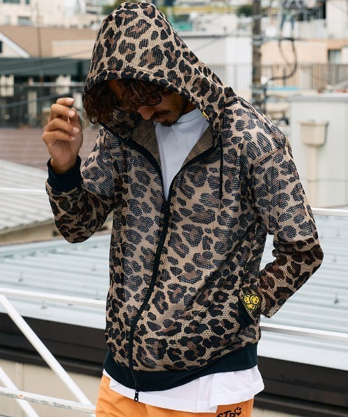STUD MUFFIN（スタッドマフィン）の「mpa3995-レオパードメッシュ スマイリーパッチ ジップパーカー(614-02864)（パーカー・メンズ・ブラウン・2/3/4）」の2枚目の写真