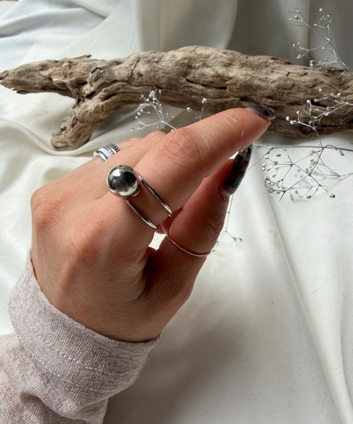 Rechic(リシック)の「【hidekaさんコラボ】メタルボール デザインリング(リング・レディース・シルバー・FREE)」の4枚目の写真