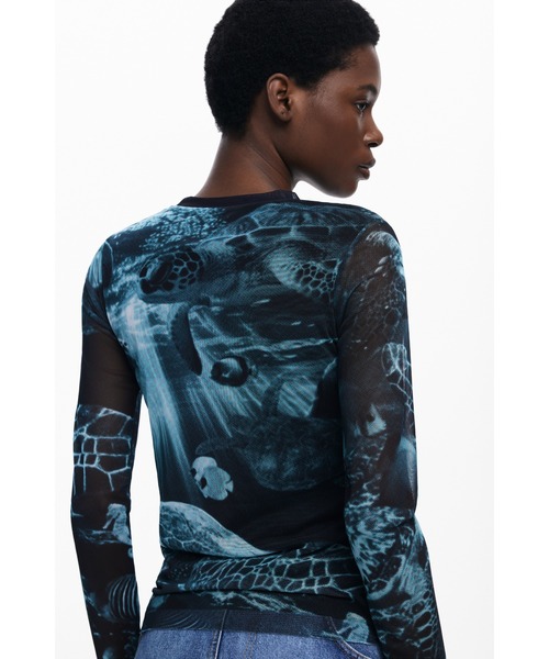 Desigual(デシグアル)の「【Desigual×BOTTER】オーシャンプリント亀Tシャツ(Tシャツ/カットソー・レディース・ブルー・S/M/L/XL)」の3枚目の写真