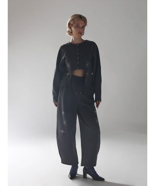 :ETHROF(イーサオブ)の「STUD DESIGN FRONT CURVE TOPS(Tシャツ/カットソー・レディース・チャコール/ブラック・FREE)」の22枚目の写真