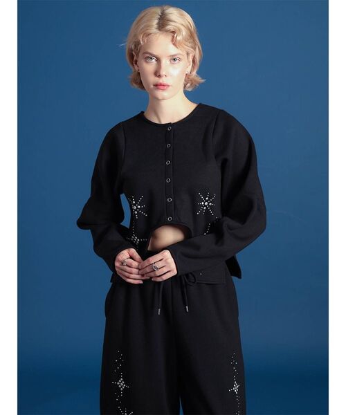 :ETHROF(イーサオブ)の「STUD DESIGN FRONT CURVE TOPS(Tシャツ/カットソー・レディース・チャコール/ブラック・FREE)」の2枚目の写真
