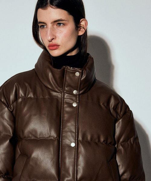 NICK&NICOLE(ニックアンドニコール)の「MINIMAL FAUX LEATHER CROP PADDING_BROWN(ダウンジャケット/コート・レディース・その他・FREE)」の2枚目の写真