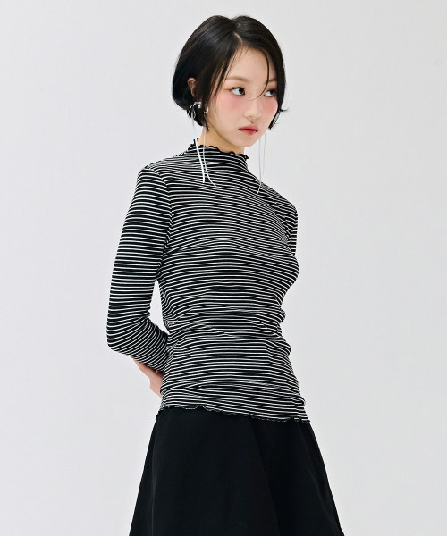 CHASECULT(チェイスカルト)の「レディースストライプタートルネックTシャツ-ブラック(Tシャツ/カットソー・レディース・ブラック・85/90/95)」の2枚目の写真