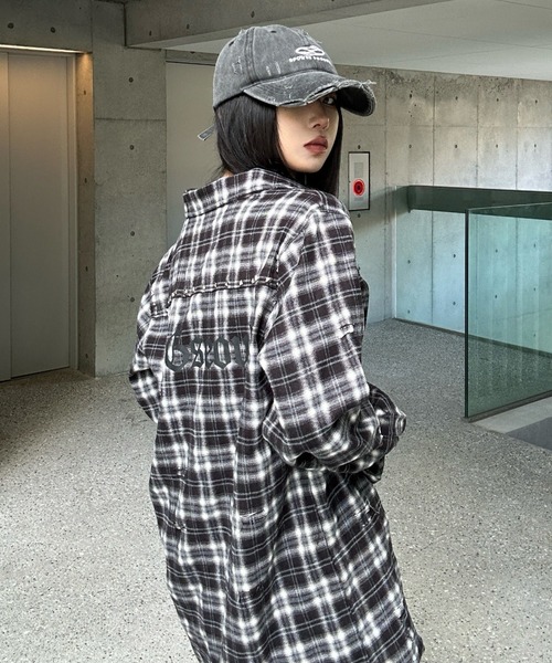 KsG（ケーエスジー）の「バックロゴダメージチェックシャツ（シャツ/ブラウス・レディース・ブラック・LARGE/MEDIUM/SMALL）」の2枚目の写真