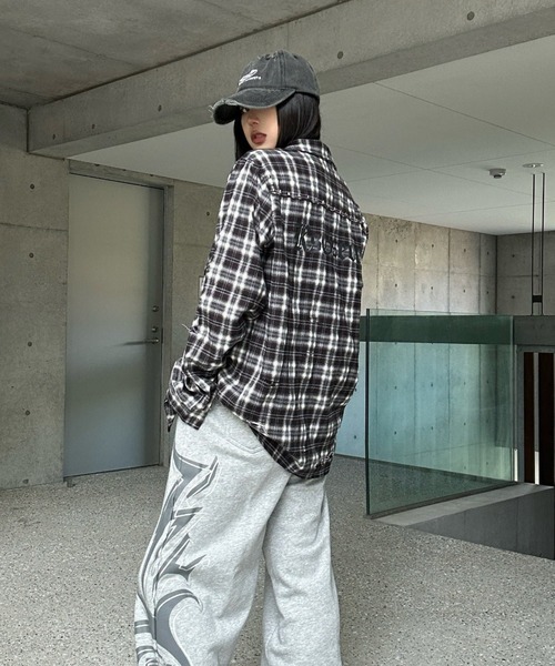 KsG（ケーエスジー）の「バックロゴダメージチェックシャツ（シャツ/ブラウス・レディース・ブラック・LARGE/MEDIUM/SMALL）」の7枚目の写真