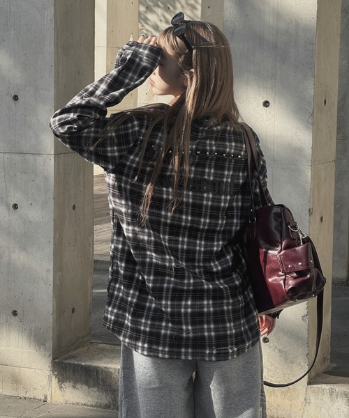 KsG（ケーエスジー）の「バックロゴダメージチェックシャツ（シャツ/ブラウス・レディース・ブラック・LARGE/MEDIUM/SMALL）」の8枚目の写真