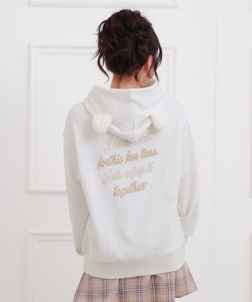 PINK-latte（ピンクラテ）の「くま耳チュニックパーカー（パーカー・キッズ・アイボリー/ブラック/ライトベージュ・13/14/15 /16）」の2枚目の写真