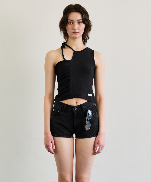 ARI(アリ)の「BEBE UNBALANCE SLEEVELESS TOP / BLACK(Tシャツ/カットソー・レディース・ブラック・FREE)」の1枚目の写真
