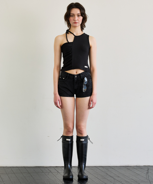 ARI(アリ)の「BEBE UNBALANCE SLEEVELESS TOP / BLACK(Tシャツ/カットソー・レディース・ブラック・FREE)」の2枚目の写真