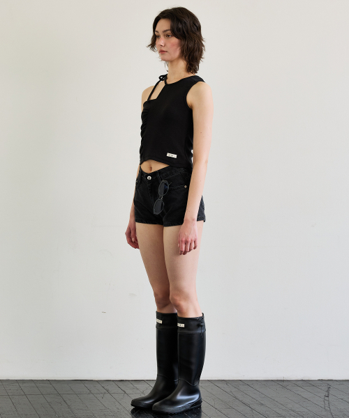 ARI(アリ)の「BEBE UNBALANCE SLEEVELESS TOP / BLACK(Tシャツ/カットソー・レディース・ブラック・FREE)」の3枚目の写真