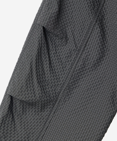 NODE LABS(ノードラボ)の「DEV:5 軽量フードパーカー アノラック_ダークグレー(ナイロンジャケット・メンズ・チャコール・MEDIUM/LARGE)」の11枚目の写真
